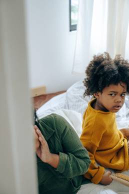 astuces pour aider les enfants dans la famille, frères et soeurs à moins se chicaner